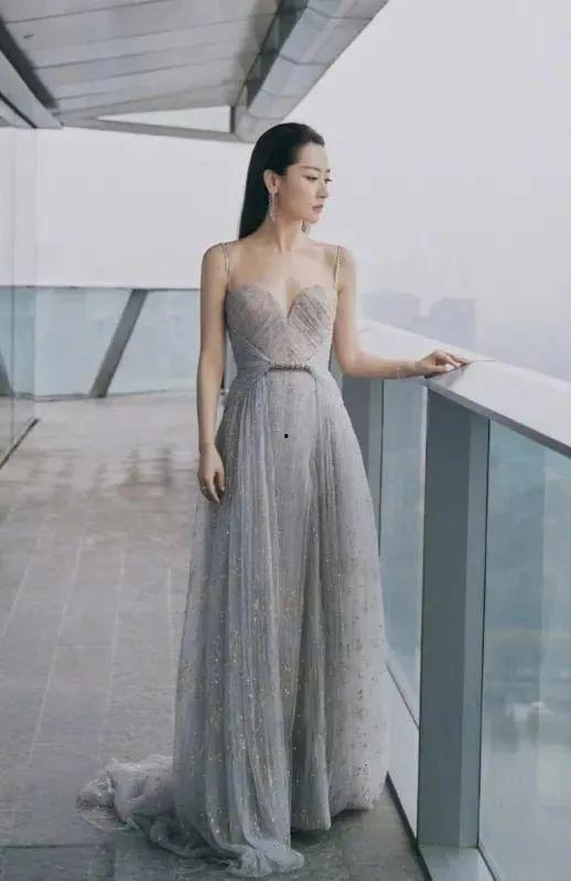 最新爆料裙子品牌,最新爆款裙子品牌，潮流趋势一网打尽！